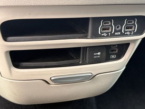 Used 2022 Chrysler Pacifica Touring-L FWD image 30