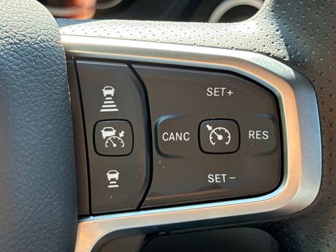 Used 2026 RAM 1500 Express AWD/4WD image 29