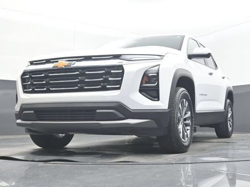 Used 2025 Chevrolet Equinox LT FWD image 25
