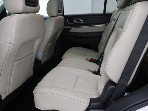 Used 2016 Ford Explorer Platinum AWD/4WD image 8