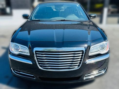 Used 2014 Chrysler 300 RWD image 8