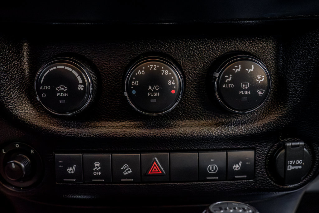 Used 2016 Jeep Wrangler Unlimited Rubicon AWD/4WD image 30