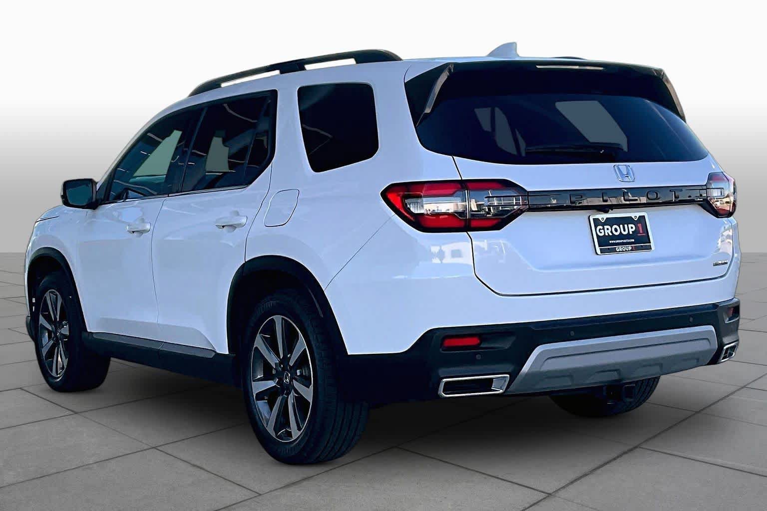 Used 2025 Honda Pilot Touring image 12