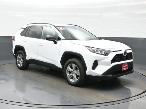 Used 2022 Toyota RAV4 LE AWD/4WD image 8