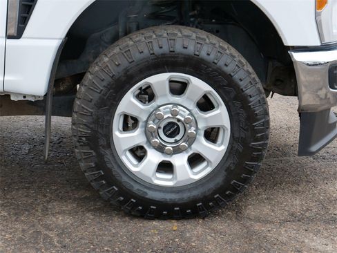 Used 2023 Ford F350 XLT w/ FX4 Off-Road Package image 7