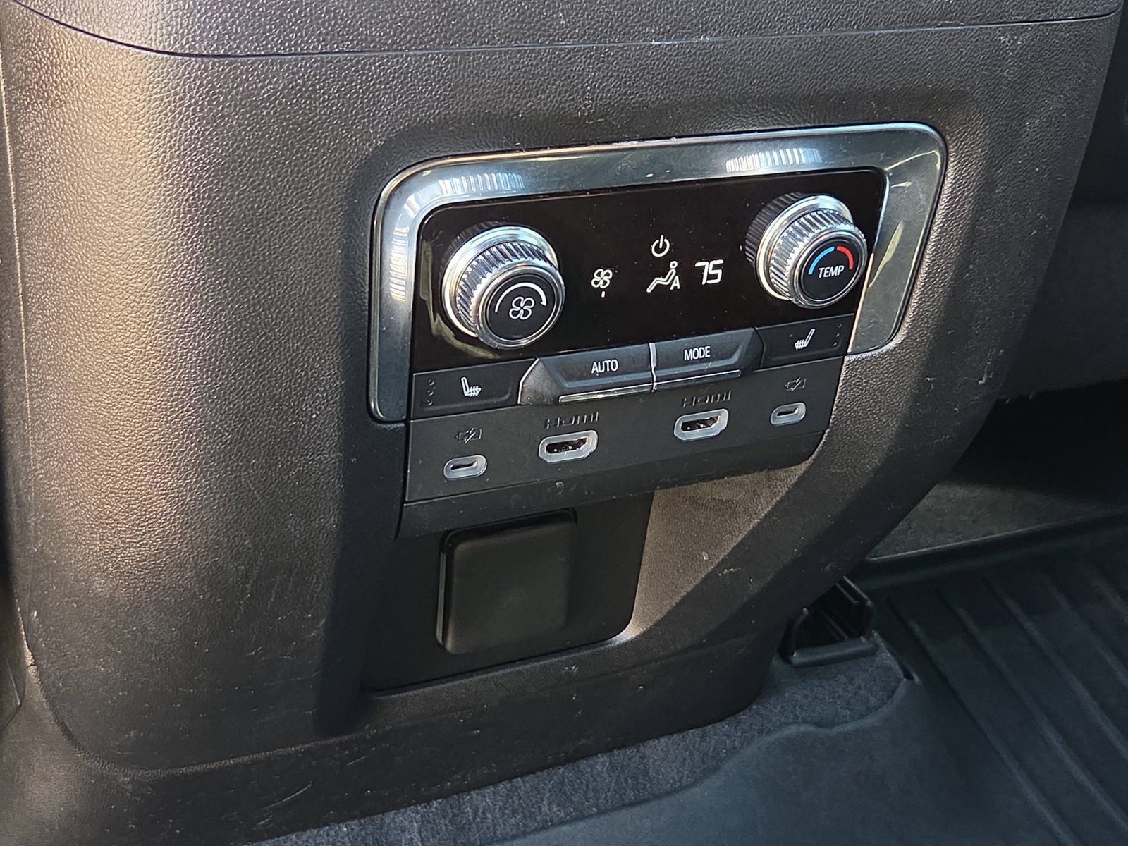 Used 2023 GMC Yukon XL Denali Ultimate AWD/4WD image 22