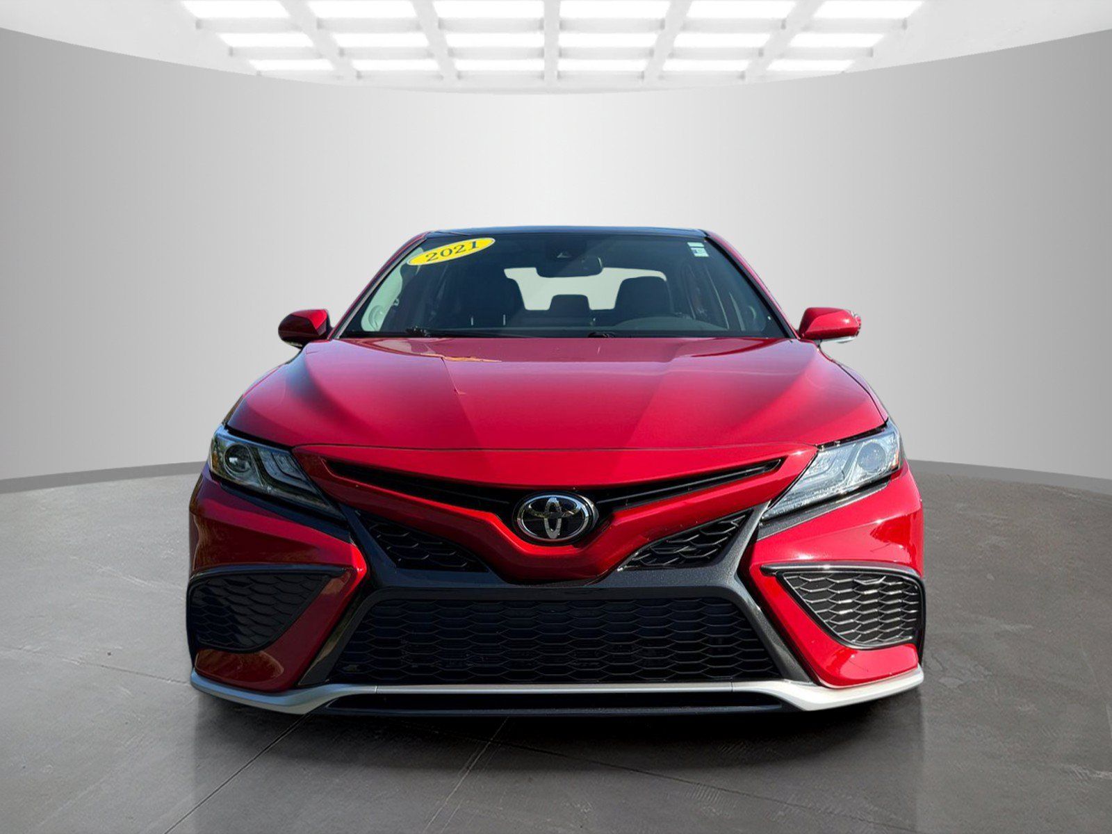 Used 2021 Toyota Camry XSE w/ Navigation Package FWD image 2