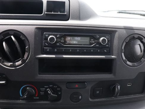 Used 2023 Ford E-450 and Econoline 450 Super Duty RWD image 18