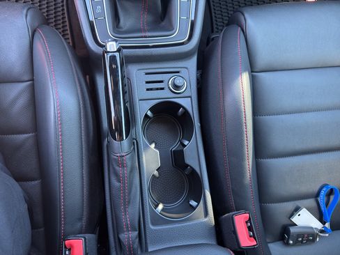 Used 2019 Volkswagen GTI SE FWD image 22
