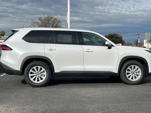 New 2026 Toyota Grand Highlander XLE image 9