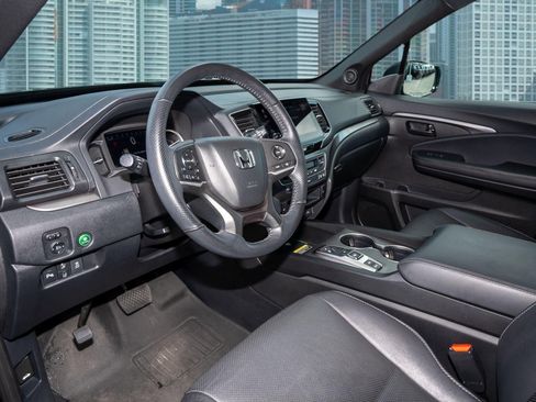 Certified 2025 Honda Passport EX-L image 15