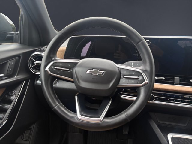 Used 2025 Chevrolet Equinox ACTIV w/ Safety and Technology Package AWD/4WD image 12