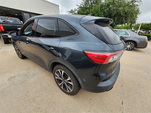 Used 2022 Ford Escape SE w/ SE Sport Appearance Package FWD image 4