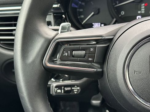 Certified 2025 Porsche Macan AWD/4WD image 26