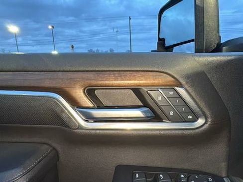 Used 2024 Chevrolet Silverado 2500 High Country w/ High Country Premium Package image 11