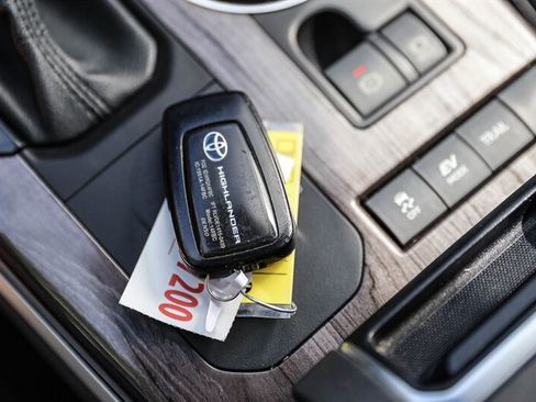 Used 2021 Toyota Highlander Platinum AWD/4WD image 40