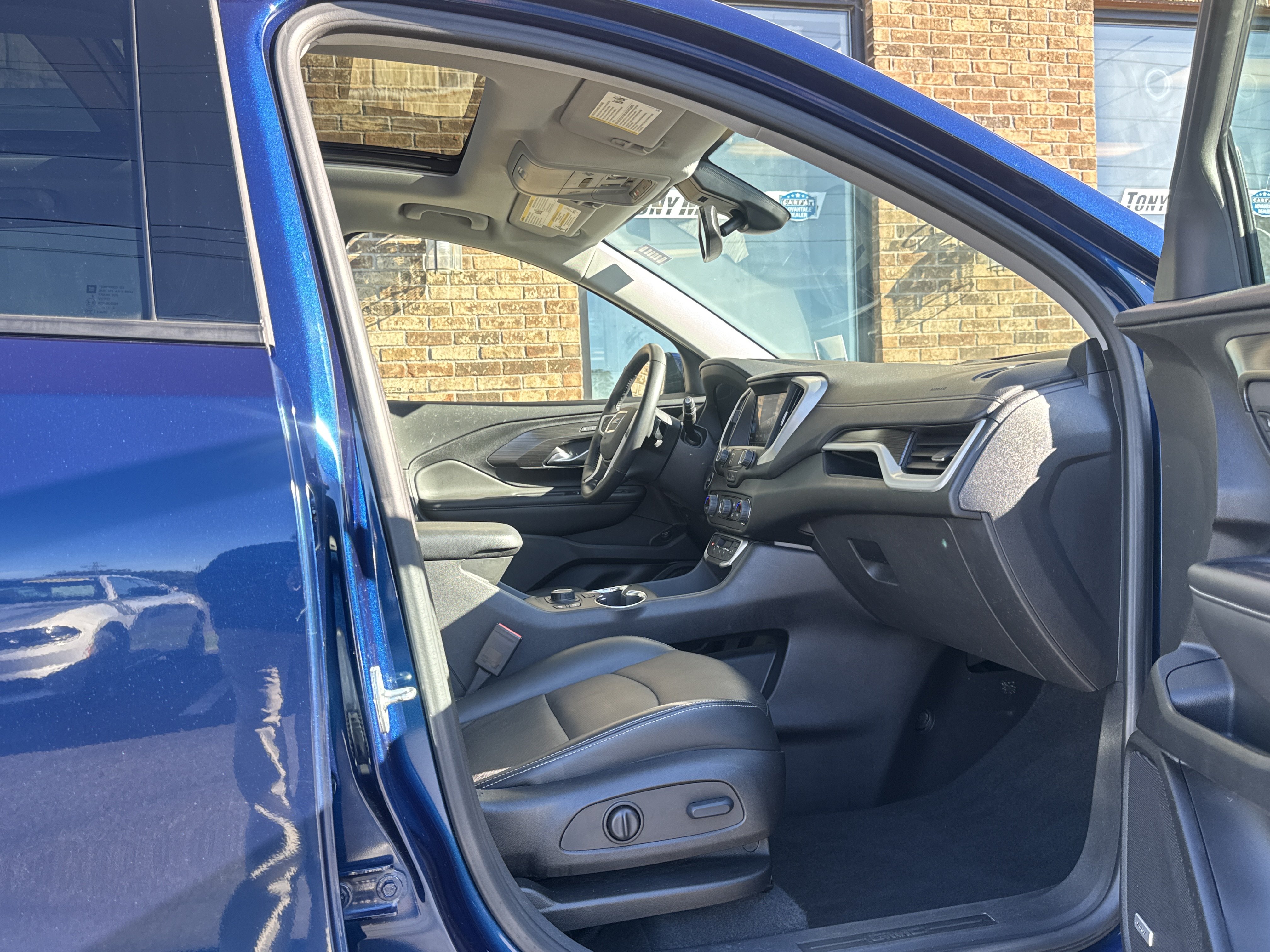 Used 2022 GMC Terrain SLT w/ Infotainment Package II AWD/4WD image 14