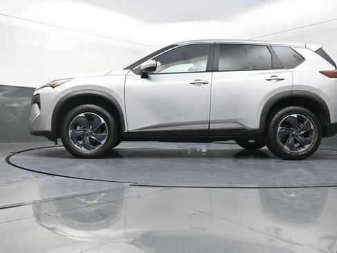 Used 2024 Nissan Rogue SV FWD image 34