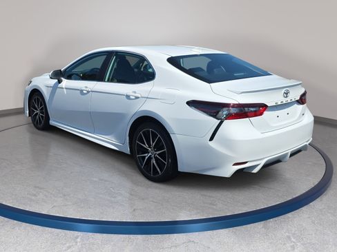 Used 2024 Toyota Camry SE FWD image 7