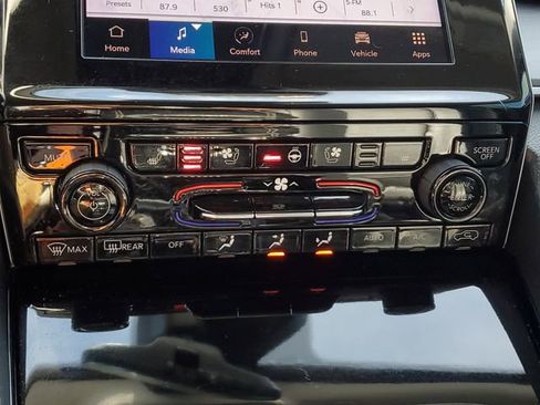 Used 2022 Jeep Grand Cherokee Limited w/ Luxury Tech Group II image 33