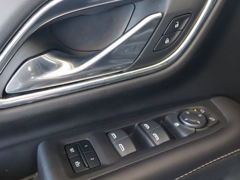 Used 2023 GMC Yukon XL SLT image 18