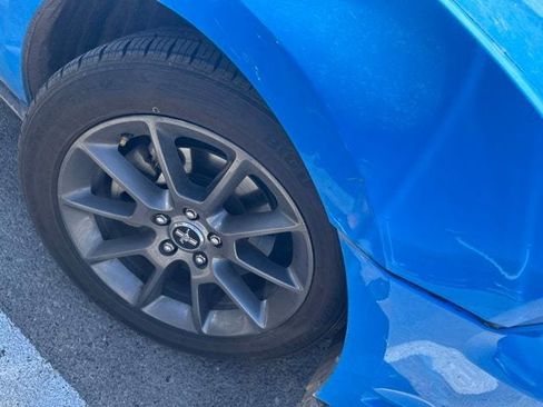 Used 2010 Ford Mustang GT RWD image 17