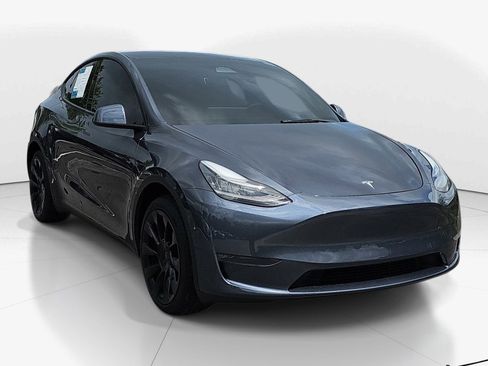 Used 2023 Tesla Model Y AWD image 2