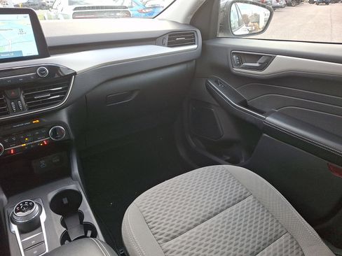 Certified 2022 Ford Escape SE w/ SE Sport Appearance Package image 16