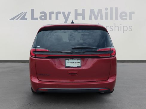 New 2026 Chrysler Pacifica Select FWD image 4