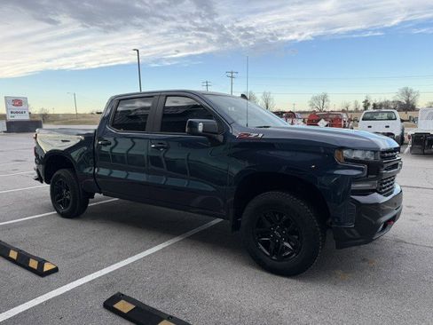 Used 2020 Chevrolet Silverado 1500 LT Trail Boss image 3