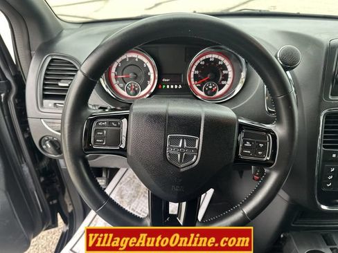 Used 2016 Dodge Grand Caravan SE FWD image 18