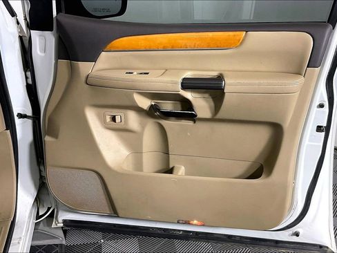 Used 2014 Nissan Armada Platinum w/ Platinum Reserve Package image 24