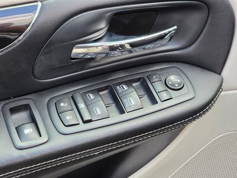 Used 2016 Dodge Grand Caravan SE FWD image 35
