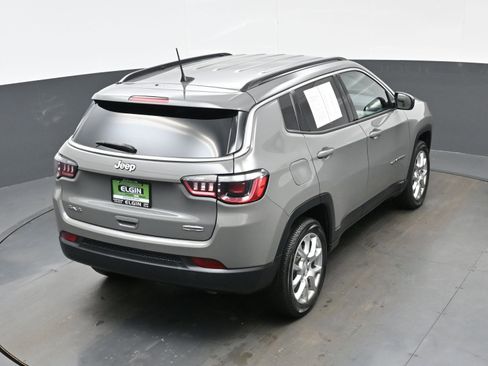 Used 2023 Jeep Compass Latitude image 36