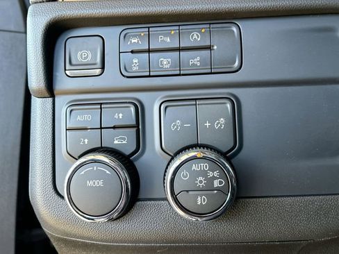 New 2026 Chevrolet Suburban RST image 18