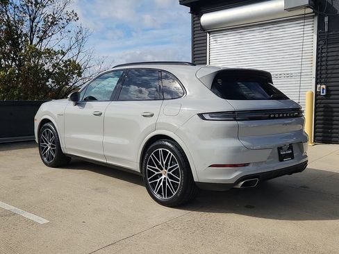 Certified 2025 Porsche Cayenne E-Hybrid image 3