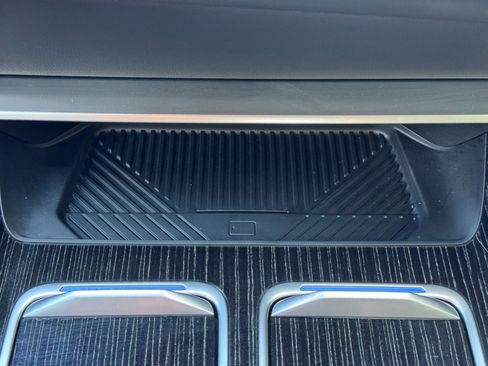 Used 2025 BMW 740i w/ Premium Package RWD image 34