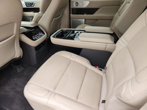 Used 2020 Lincoln Navigator Reserve w/ Luxury Package image 29