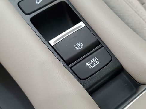 Certified 2026 Honda HR-V LX image 31