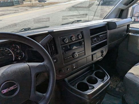 Used 2017 GMC Savana 2500 RWD image 18