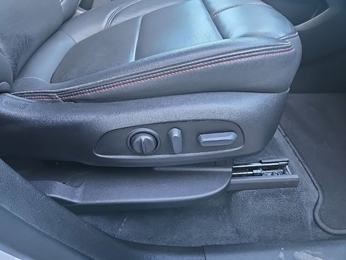 Used 2022 Chevrolet Traverse RS image 72