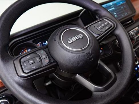 Used 2026 Jeep Gladiator Sport image 25