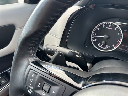 Used 2023 Nissan Pathfinder SL image 25