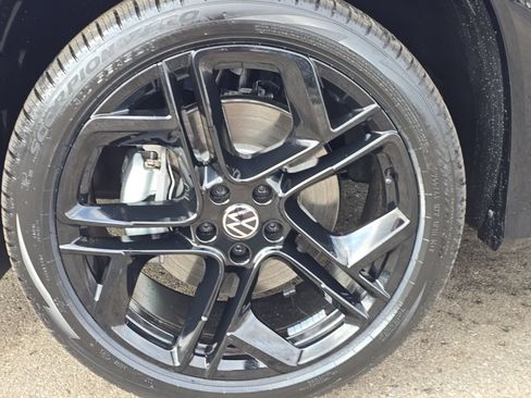 New 2026 Volkswagen Tiguan SE R-Line AWD/4WD image 14