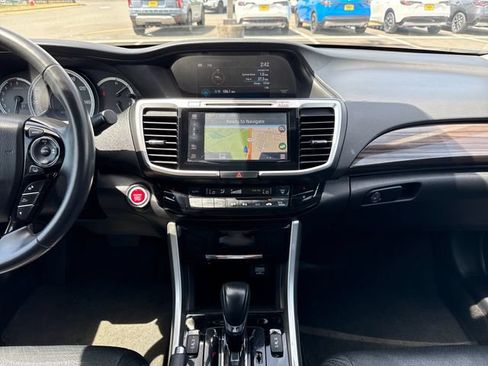 Used 2017 Honda Accord Touring image 19