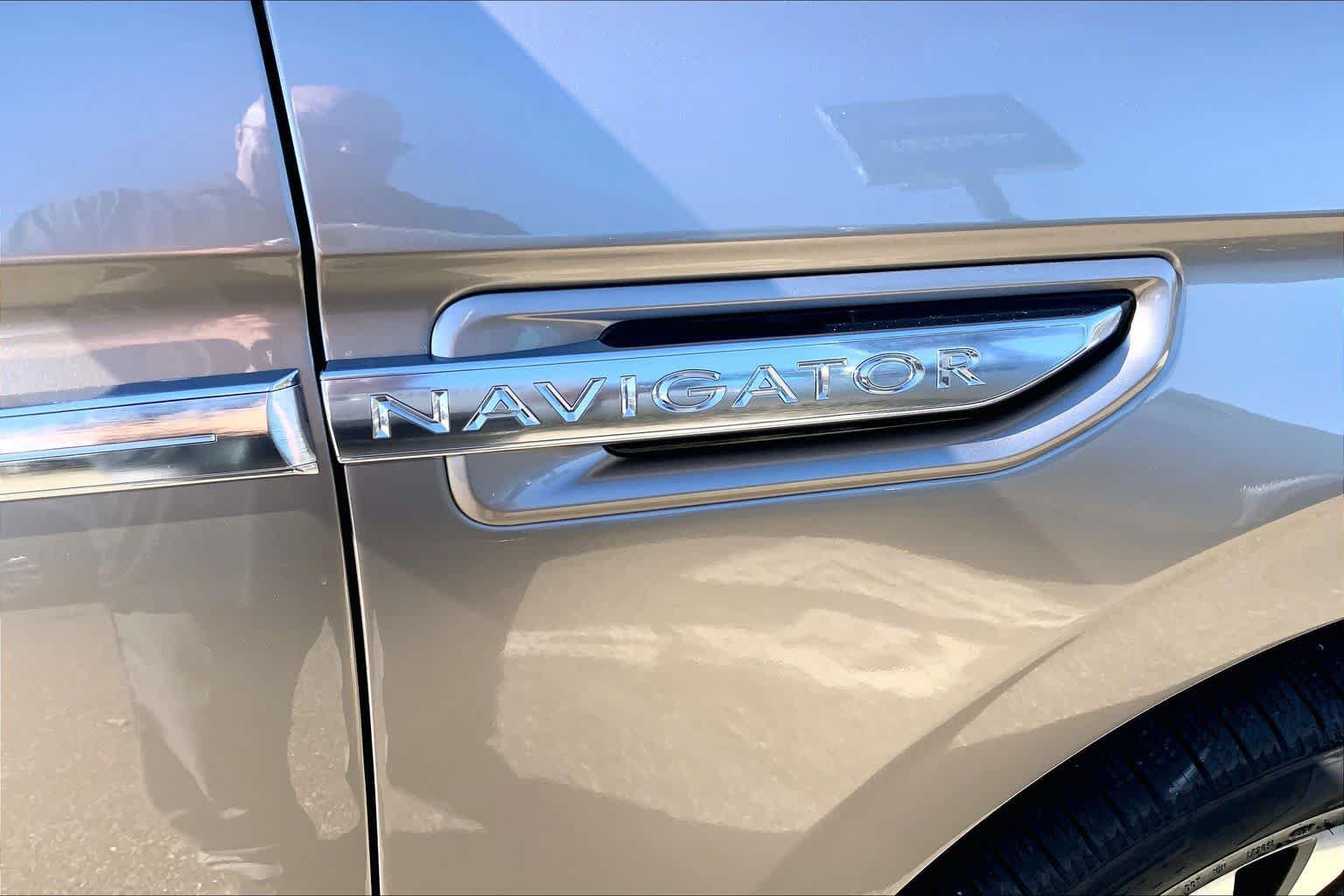 Used 2019 Lincoln Navigator Reserve w/ Cargo Package AWD/4WD image 10