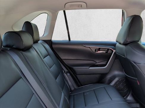 Used 2022 Toyota RAV4 XLE AWD/4WD image 20