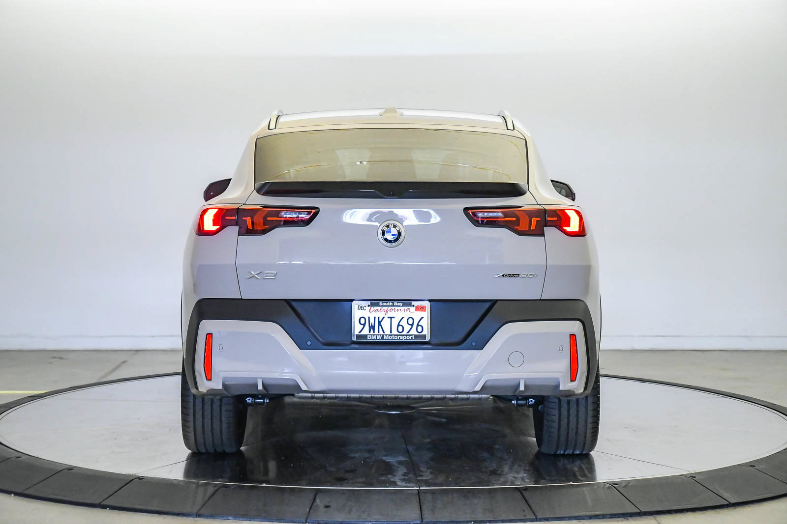Used 2026 BMW X2 xDrive28i w/ Technology Package AWD/4WD image 3