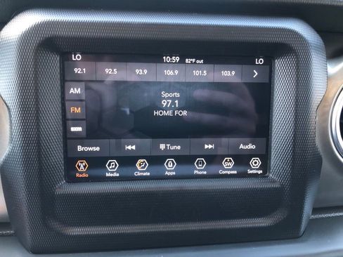 Used 2020 Jeep Wrangler Unlimited Sahara image 13