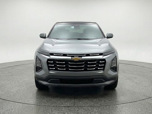 Used 2025 Chevrolet Equinox LT image 2